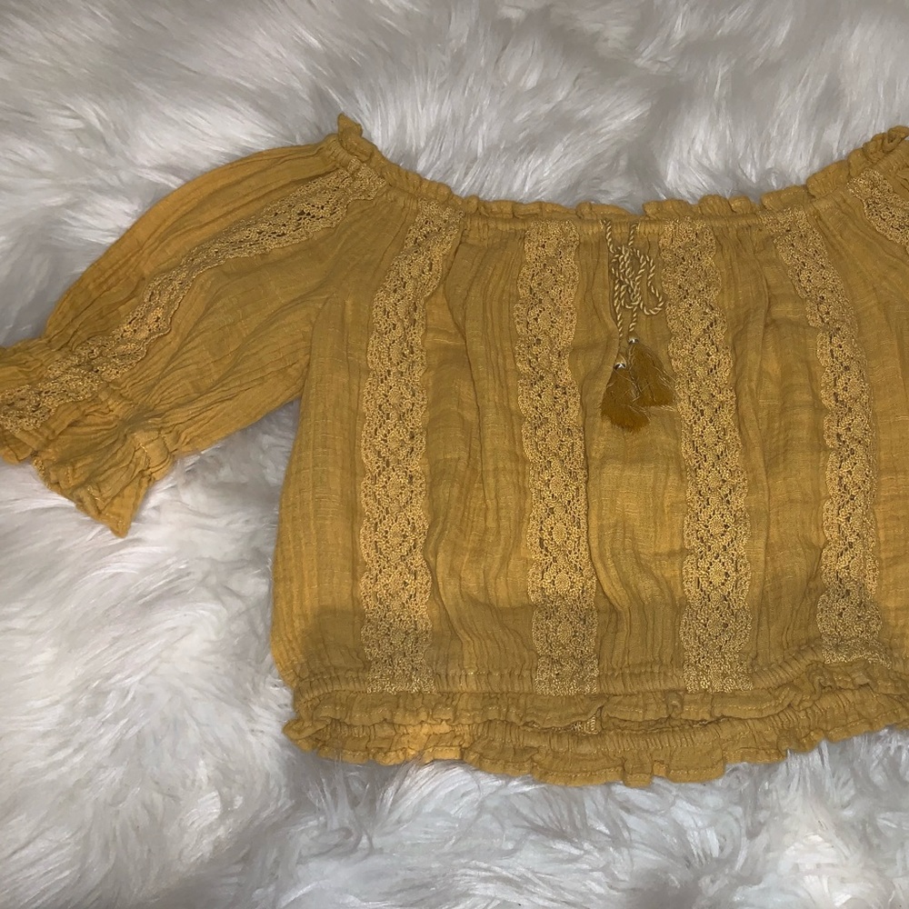 American Eagle off the shoulder top